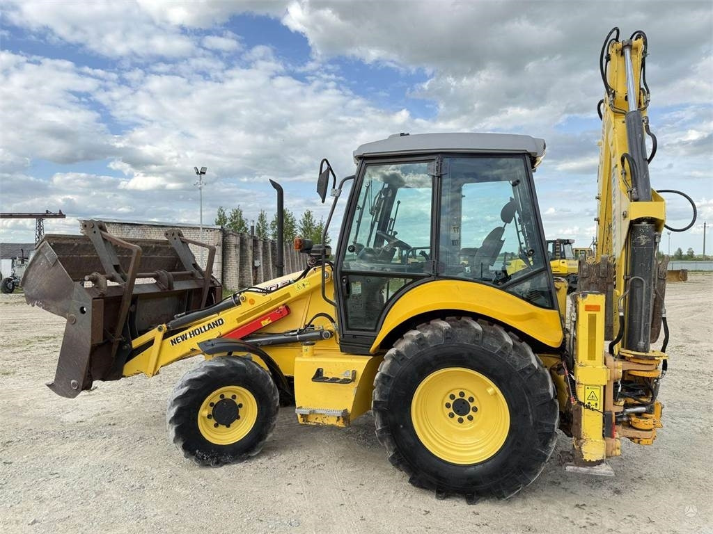 New Holland LB 110 B-4PT - Tractopelle: photos 4 New Holland LB 110 B-4PT - Tractopelle: photos 4