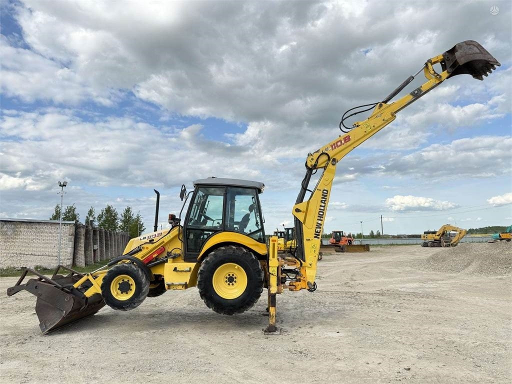 New Holland LB 110 B-4PT - Tractopelle: photos 3 New Holland LB 110 B-4PT - Tractopelle: photos 3