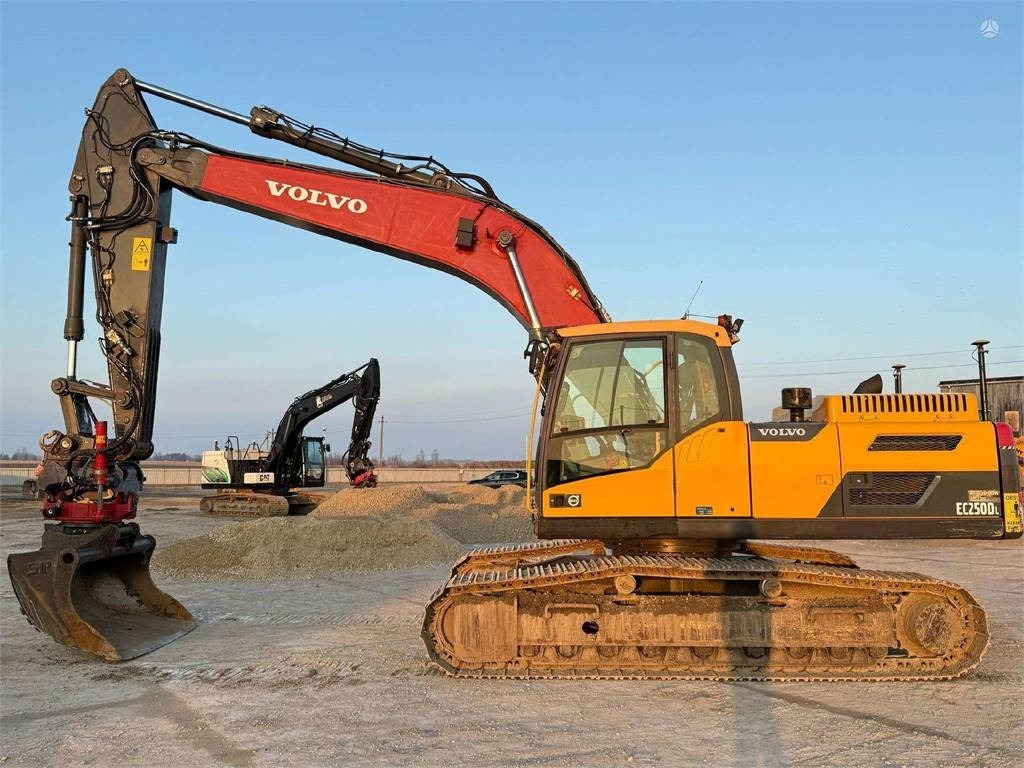 Volvo EC 250 DL 3D GPS + ROTOTILT - Pelle sur chenille: photos 2 Volvo EC 250 DL 3D GPS + ROTOTILT - Pelle sur chenille: photos 2