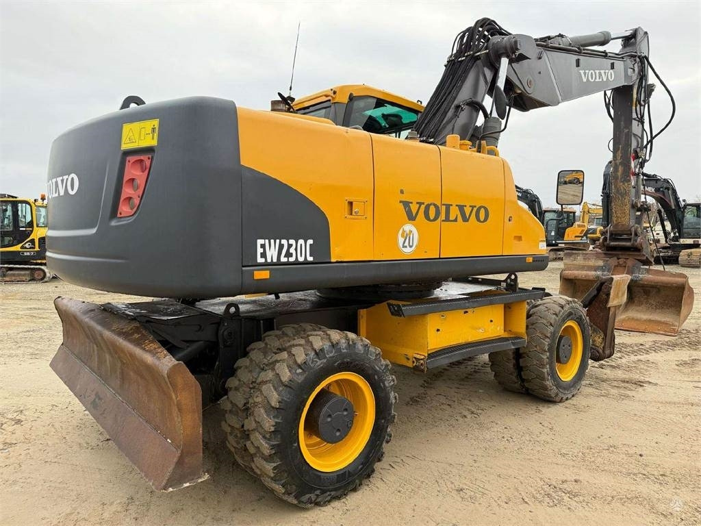 Volvo EW 230 C, 25 ton - Pelle sur pneus: photos 5 Volvo EW 230 C, 25 ton - Pelle sur pneus: photos 5