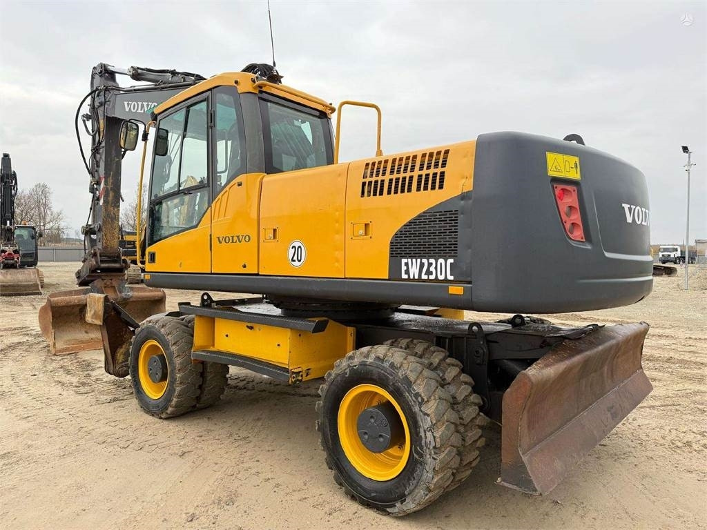 Volvo EW 230 C, 25 ton - Pelle sur pneus: photos 3 Volvo EW 230 C, 25 ton - Pelle sur pneus: photos 3