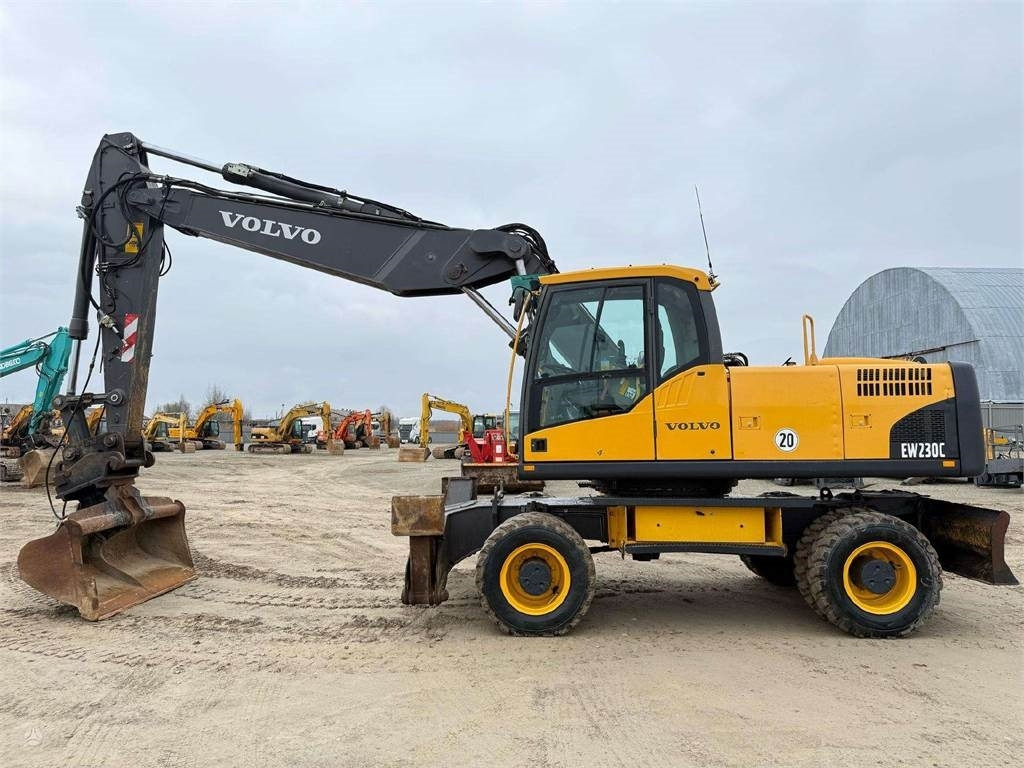 Volvo EW 230 C, 25 ton - Pelle sur pneus: photos 2 Volvo EW 230 C, 25 ton - Pelle sur pneus: photos 2