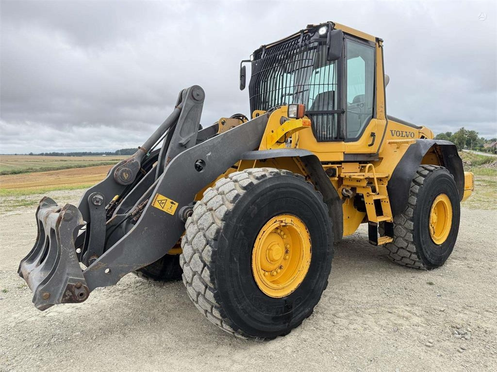 Volvo L 120 F , 4rd line , coupler - Chargeuse sur pneus: photos 1 Volvo L 120 F , 4rd line , coupler - Chargeuse sur pneus: photos 1