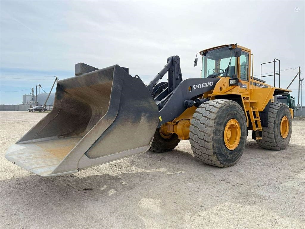 Volvo L 220 D, Quick hitch, Third l - Chargeuse sur pneus: photos 1 Volvo L 220 D, Quick hitch, Third l - Chargeuse sur pneus: photos 1