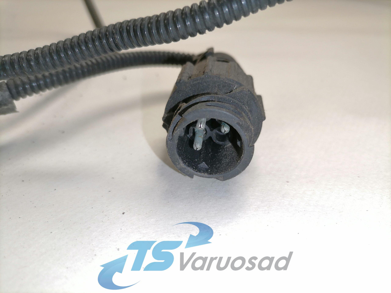 MAN Air filter housing 81084006032 - Système d'admission d'air pour Camion: photos 3 MAN Air filter housing 81084006032 - Système d'admission d'air pour Camion: photos 3