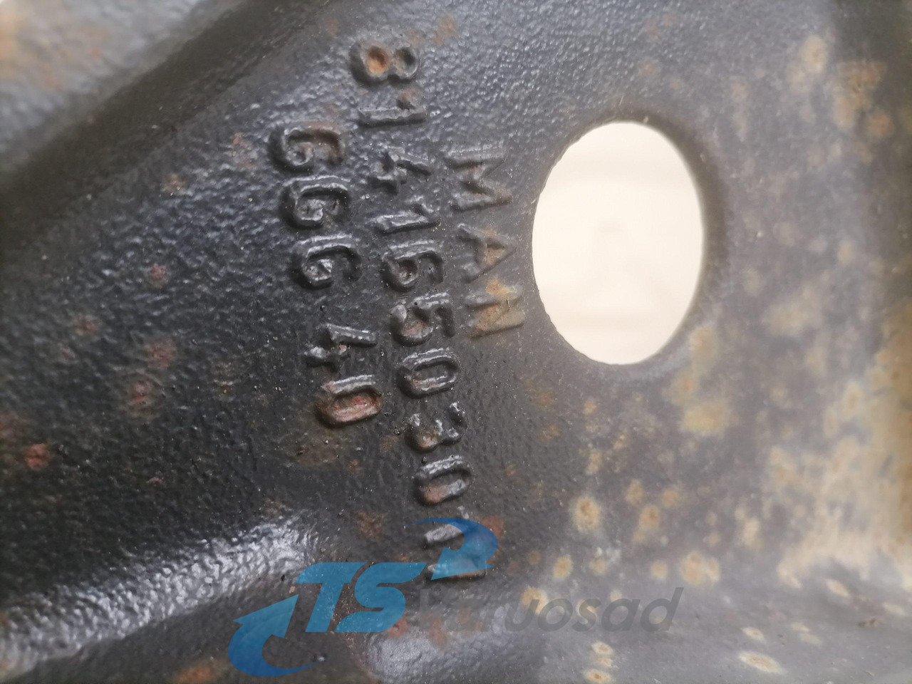 MAN Bummmmper bracket 81416503017 - Pare-chocs pour Camion: photos 2 MAN Bummmmper bracket 81416503017 - Pare-chocs pour Camion: photos 2