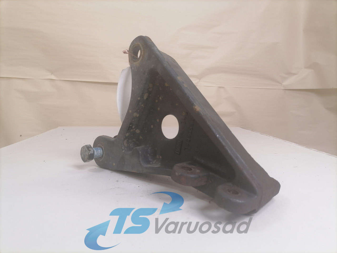 MAN Bummmmper bracket 81416503017 - Pare-chocs pour Camion: photos 3 MAN Bummmmper bracket 81416503017 - Pare-chocs pour Camion: photos 3