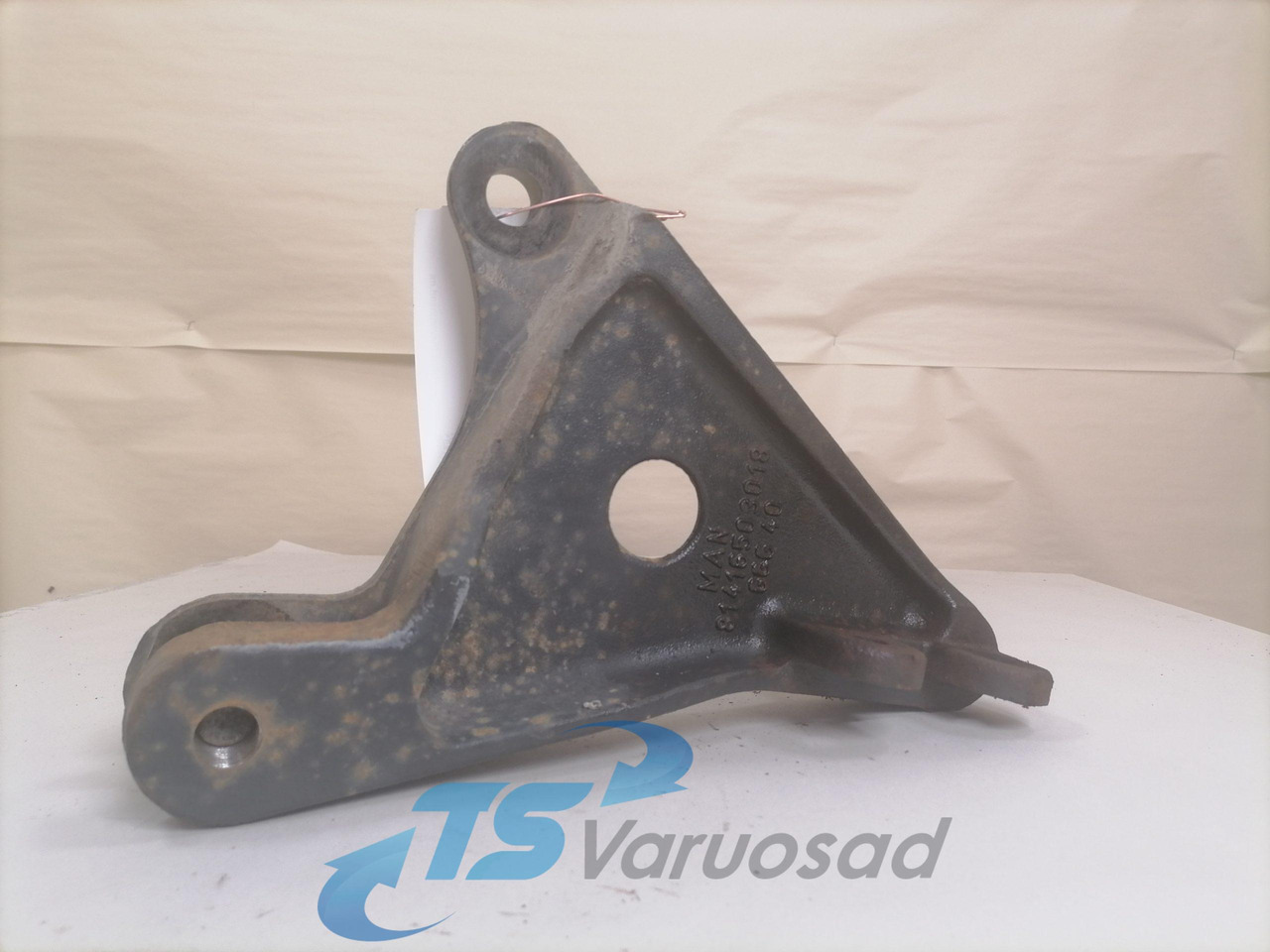 MAN Bummmmper bracket 81416503018 - Pare-chocs pour Camion: photos 2 MAN Bummmmper bracket 81416503018 - Pare-chocs pour Camion: photos 2