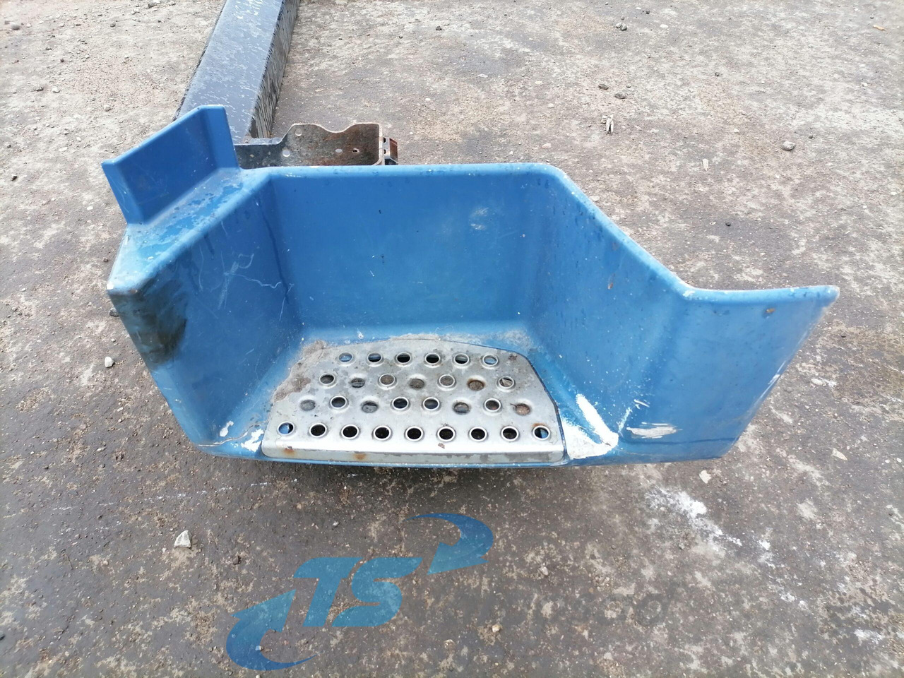 MAN Bumper 81416505009 - Pare-chocs pour Camion: photos 5 MAN Bumper 81416505009 - Pare-chocs pour Camion: photos 5