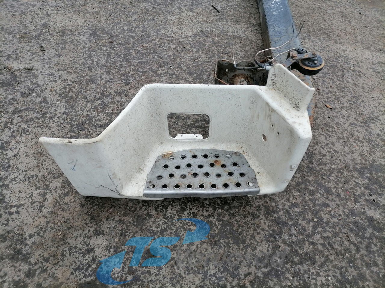 MAN Bumper 81416505013 - Pare-chocs pour Camion: photos 4 MAN Bumper 81416505013 - Pare-chocs pour Camion: photos 4