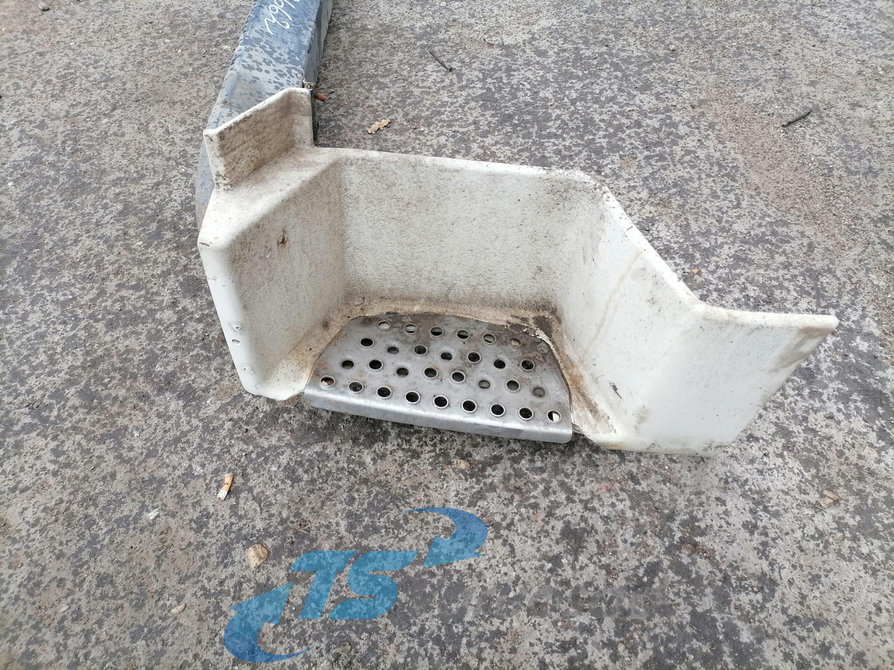 MAN Bumper 81416505013 - Pare-chocs pour Camion: photos 3 MAN Bumper 81416505013 - Pare-chocs pour Camion: photos 3