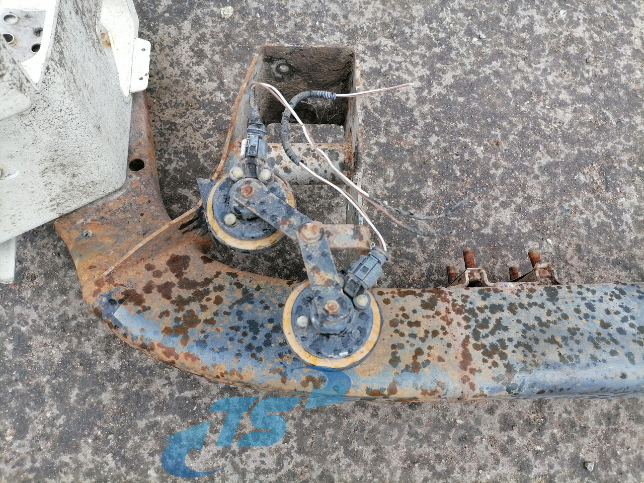 MAN Bumper 81416505013 - Pare-chocs pour Camion: photos 5 MAN Bumper 81416505013 - Pare-chocs pour Camion: photos 5