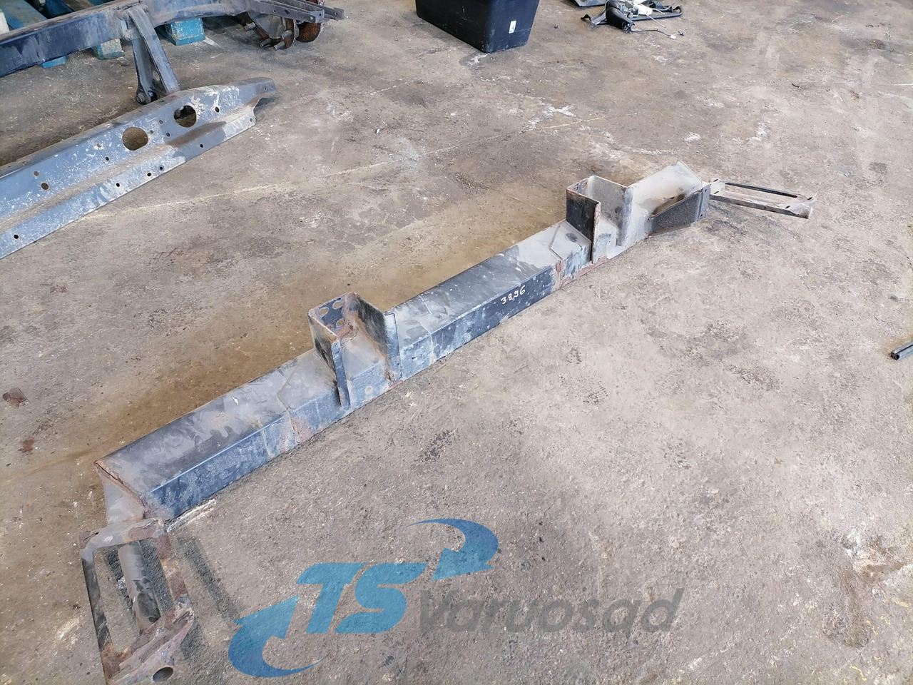 MAN Bumper 85416605053 - Pare-chocs pour Camion: photos 4 MAN Bumper 85416605053 - Pare-chocs pour Camion: photos 4