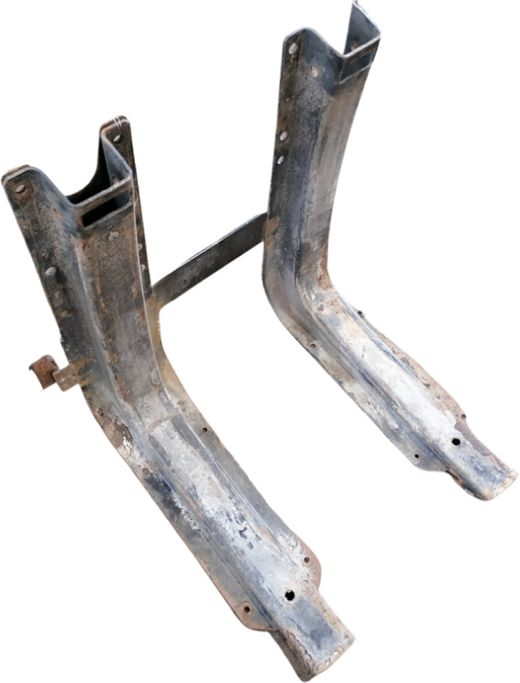 MAN Fuel tank bracket 81418015492 - Réservoir de carburant pour Camion: photos 1 MAN Fuel tank bracket 81418015492 - Réservoir de carburant pour Camion: photos 1