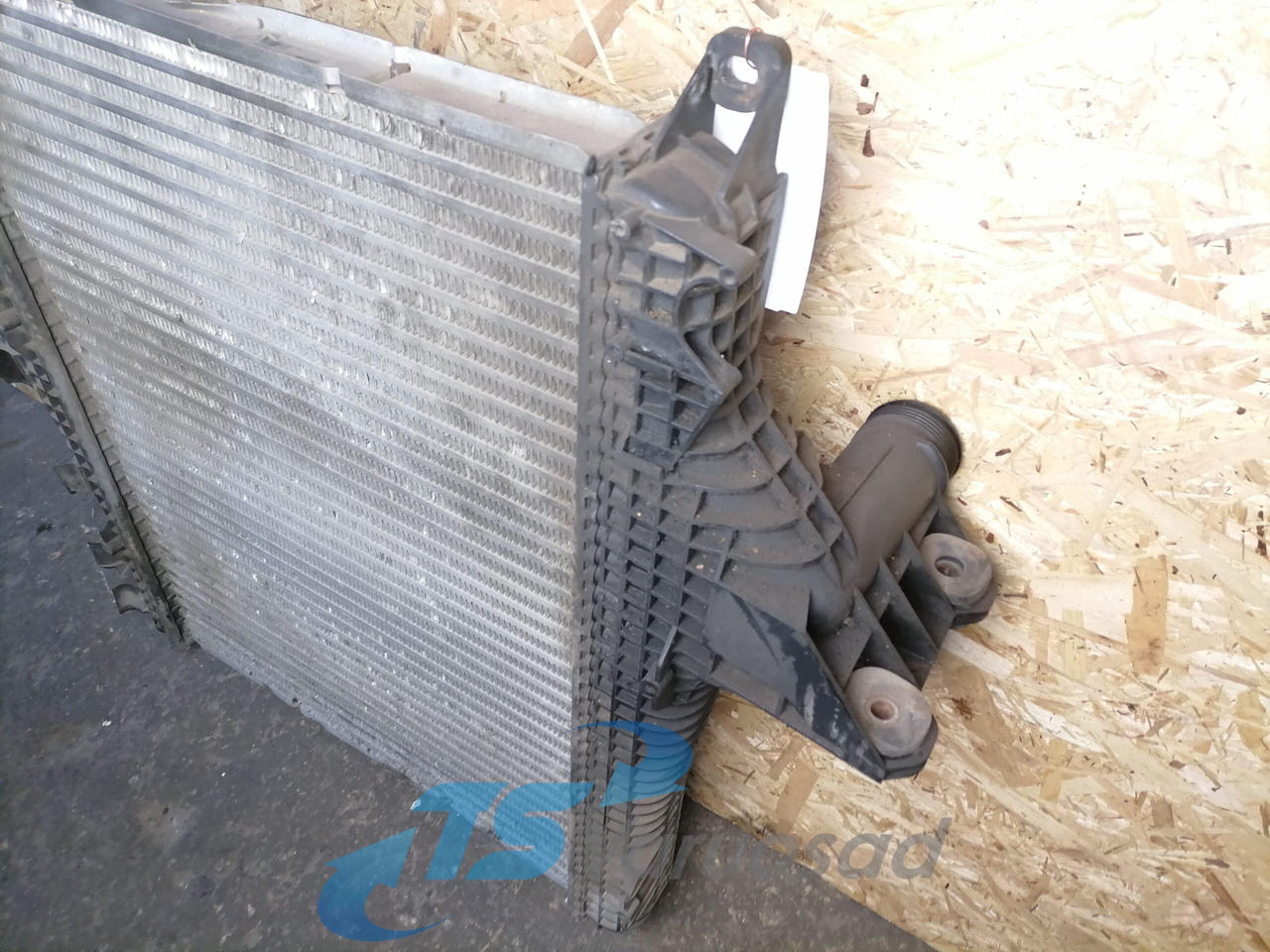 MAN Intercooler radiator 81061006556 - Intercooler pour Camion: photos 3 MAN Intercooler radiator 81061006556 - Intercooler pour Camion: photos 3