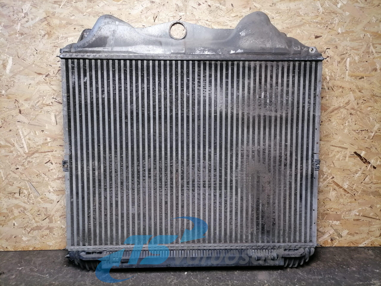 MAN Intercooler radiator 81061300205 - Intercooler pour Camion: photos 2 MAN Intercooler radiator 81061300205 - Intercooler pour Camion: photos 2