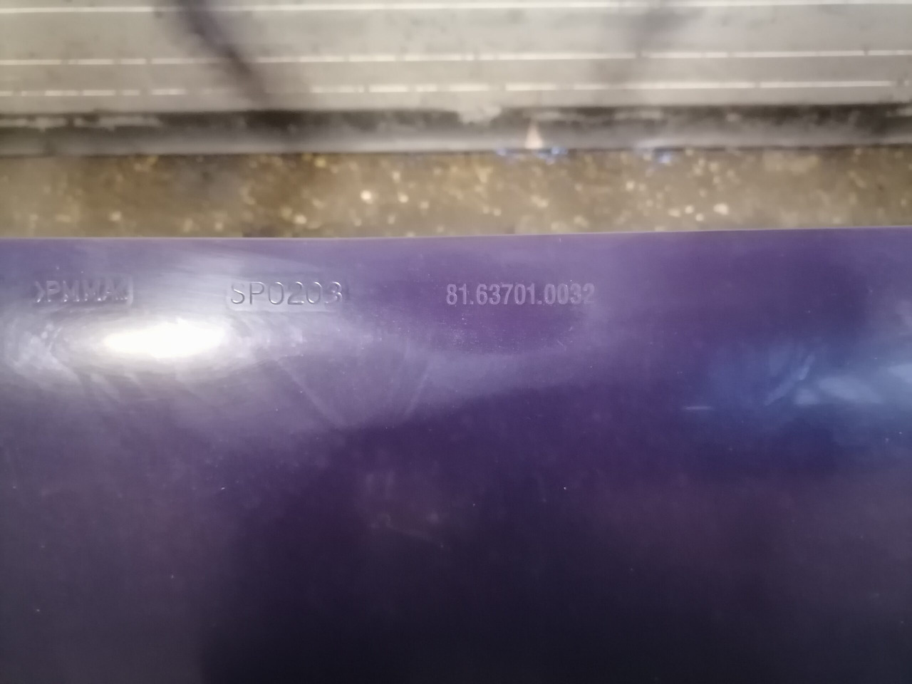 MAN Sun visor 81637010032 - Carrosserie et extérieur pour Camion: photos 4 MAN Sun visor 81637010032 - Carrosserie et extérieur pour Camion: photos 4