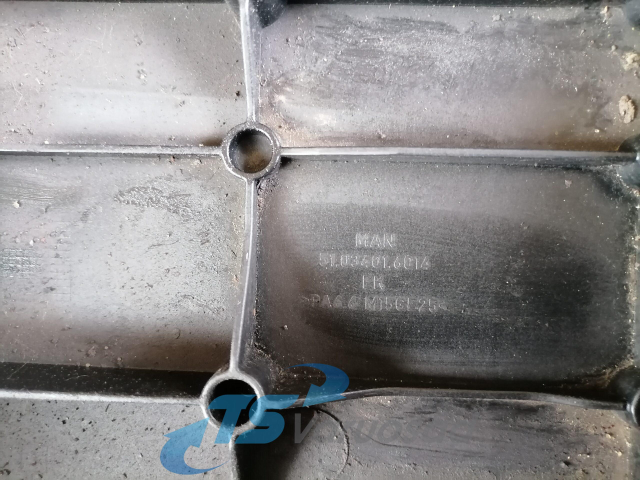 MAN Valve cover 51034016014 - Culasse pour Camion: photos 3 MAN Valve cover 51034016014 - Culasse pour Camion: photos 3