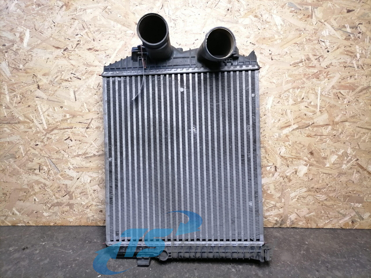 MB Intercooler radiator A9705000604 - Intercooler pour Camion: photos 1 MB Intercooler radiator A9705000604 - Intercooler pour Camion: photos 1