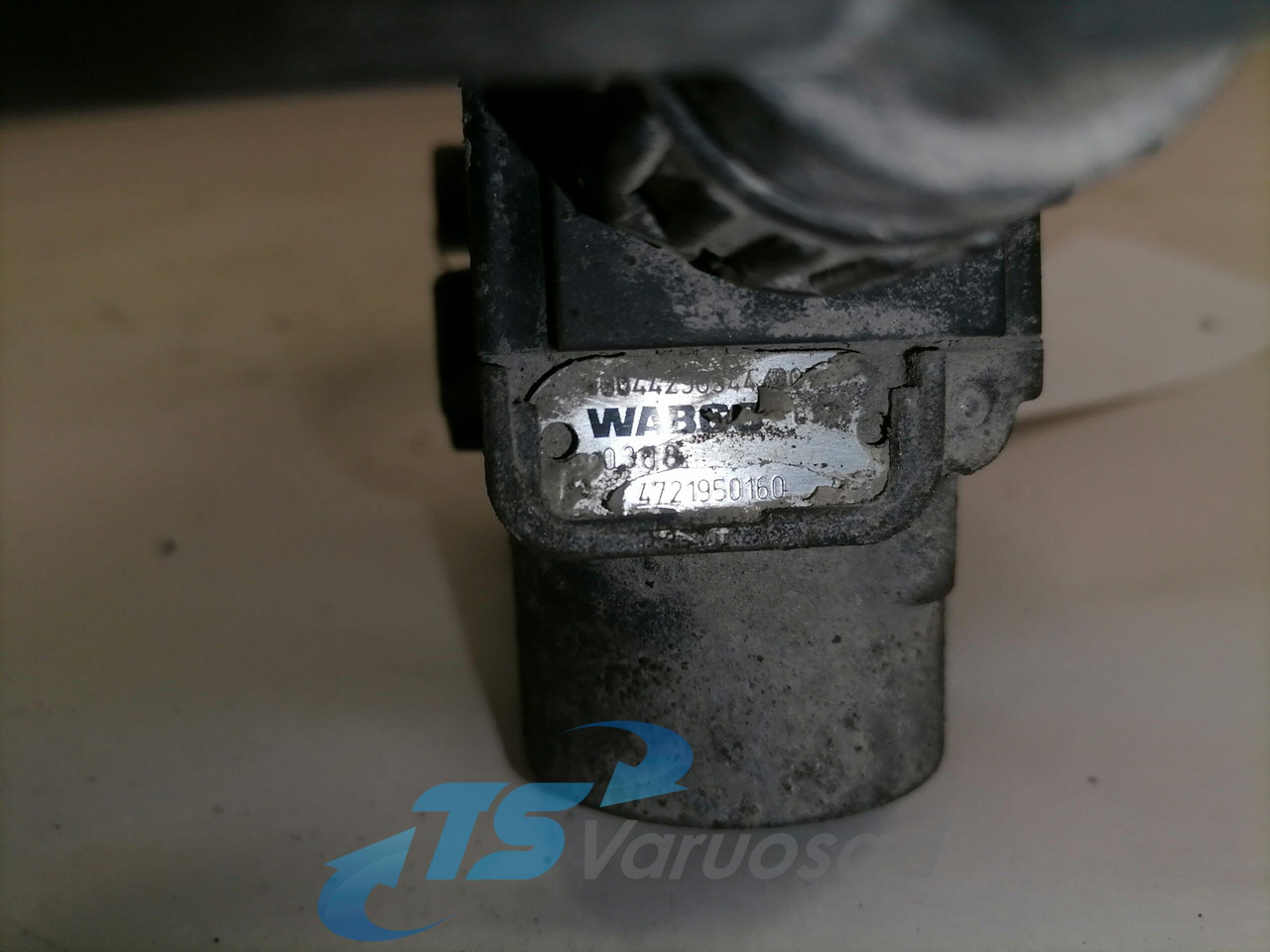 Mercedes-Benz ABS brake valve 0044296544 - Valve de frein pour Camion: photos 3 Mercedes-Benz ABS brake valve 0044296544 - Valve de frein pour Camion: photos 3