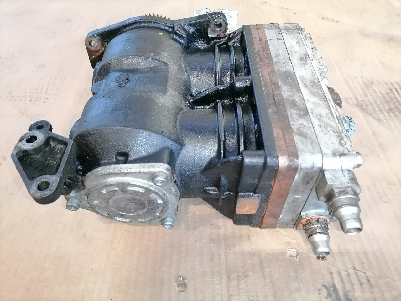 Mercedes-Benz Air compressor K165523N00 - Compresseur pour Camion: photos 4 Mercedes-Benz Air compressor K165523N00 - Compresseur pour Camion: photos 4