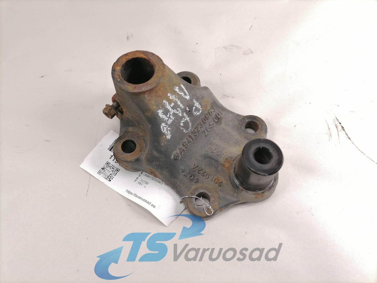 Mercedes-Benz Anti-roll bar bracket A9413230963 - Barre stabilisatrice pour Camion: photos 1 Mercedes-Benz Anti-roll bar bracket A9413230963 - Barre stabilisatrice pour Camion: photos 1