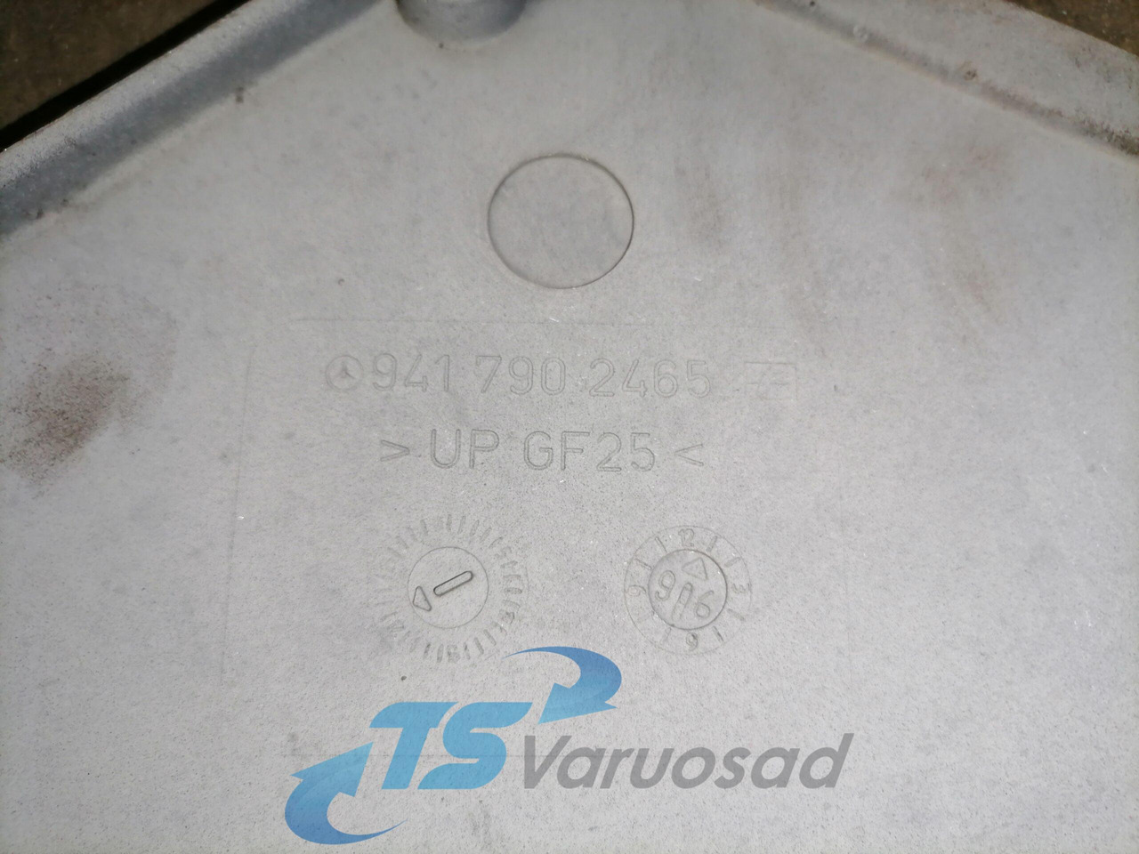 Mercedes-Benz Kabiini tuulesuunaja, ülemine parem A9417903365 - Aérodynamique/ Spoilers pour Camion: photos 3 Mercedes-Benz Kabiini tuulesuunaja, ülemine parem A9417903365 - Aérodynamique/ Spoilers pour Camion: photos 3