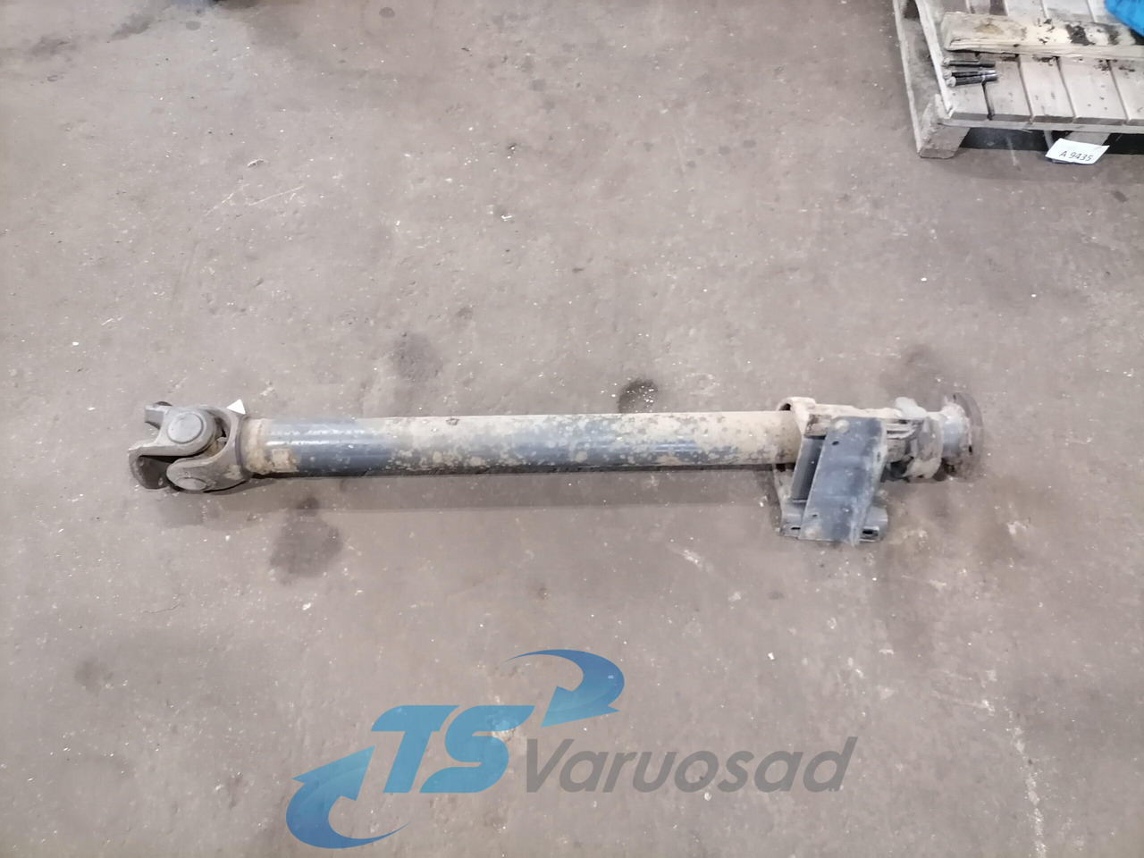 Mercedes-Benz Propeller shaft A6574101504 - Arbre à cardan pour Camion: photos 1 Mercedes-Benz Propeller shaft A6574101504 - Arbre à cardan pour Camion: photos 1