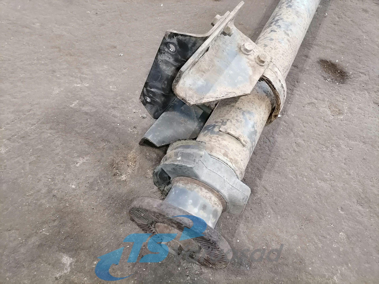 Mercedes-Benz Propeller shaft A6574101504 - Arbre à cardan pour Camion: photos 2 Mercedes-Benz Propeller shaft A6574101504 - Arbre à cardan pour Camion: photos 2