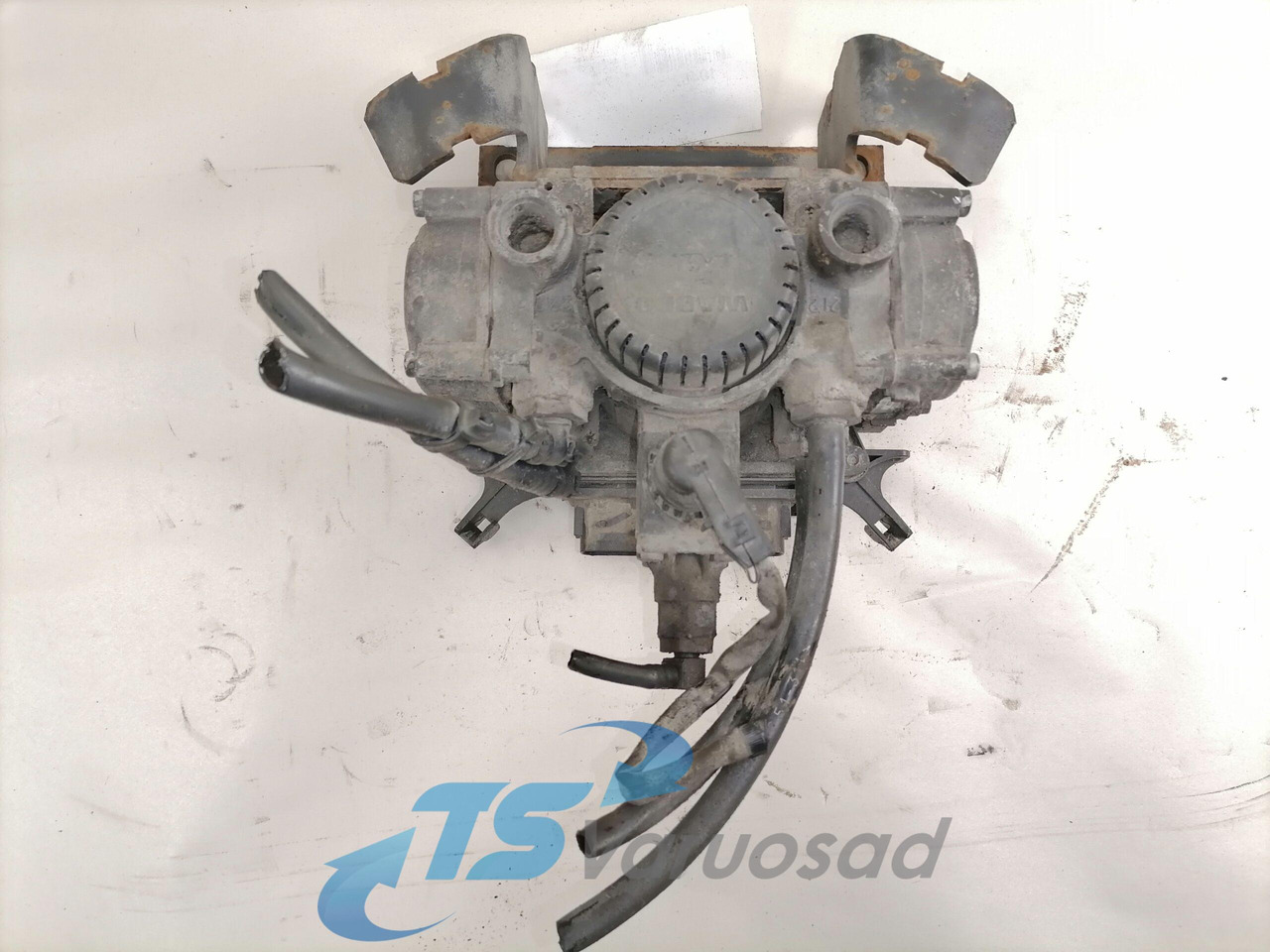 Mercedes-Benz Rear axel brake pressure control valve 4801050060 - Valve de frein pour Camion: photos 2 Mercedes-Benz Rear axel brake pressure control valve 4801050060 - Valve de frein pour Camion: photos 2