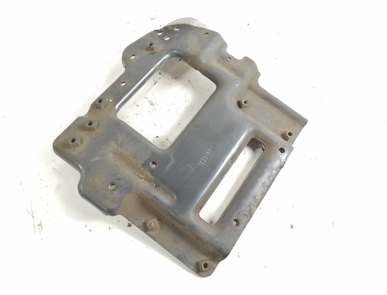Scania Bumper bracket 1923152 - Pare-chocs pour Camion: photos 1 Scania Bumper bracket 1923152 - Pare-chocs pour Camion: photos 1