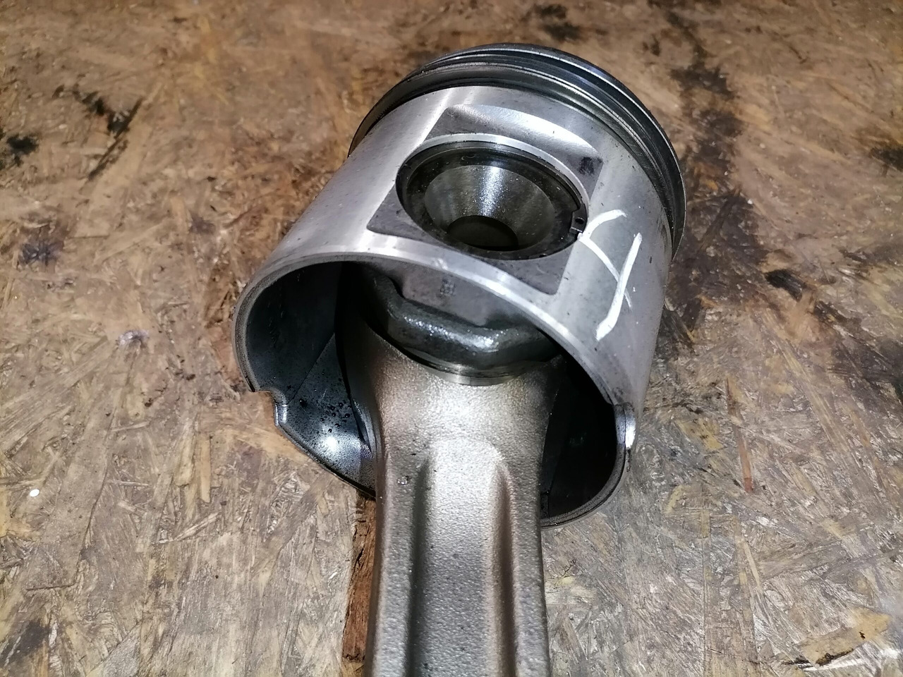 Scania Connecting rod + piston 1798596 - Pistons/ Anneaux/ Manchons pour Camion: photos 3 Scania Connecting rod + piston 1798596 - Pistons/ Anneaux/ Manchons pour Camion: photos 3