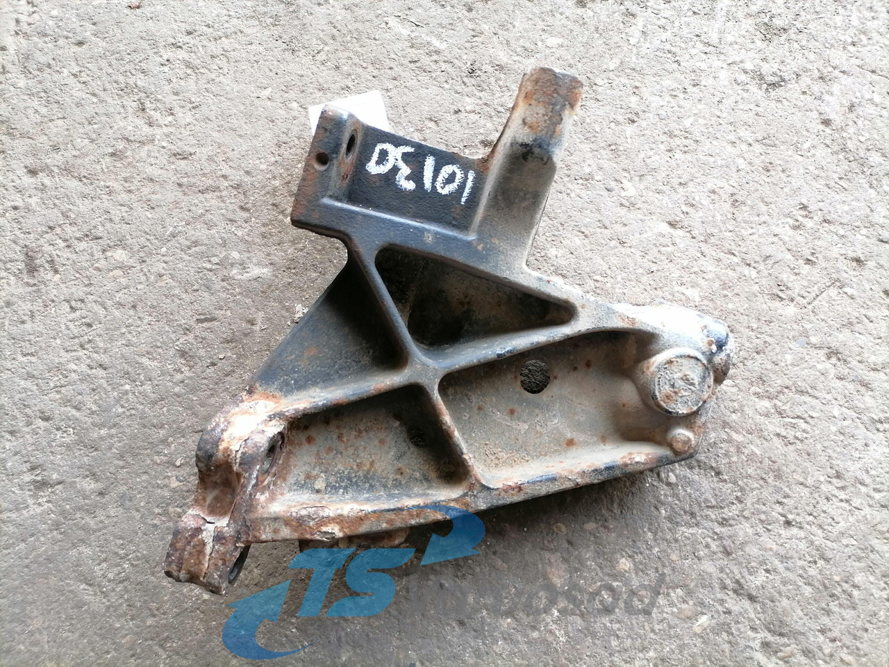 Scania Front bumper carrier 1431601 - Pare-chocs pour Camion: photos 3 Scania Front bumper carrier 1431601 - Pare-chocs pour Camion: photos 3