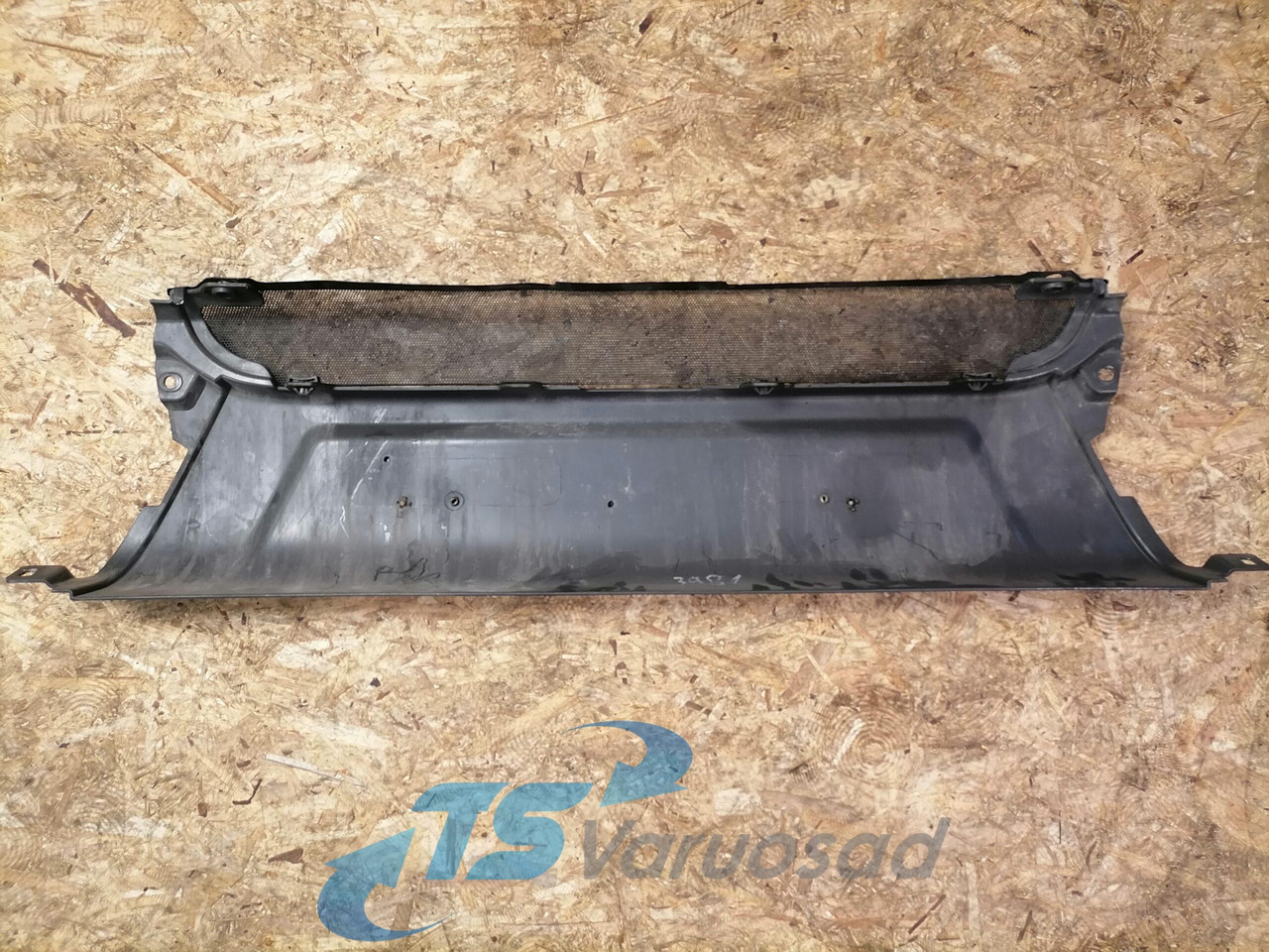 Scania Front bumper cover plastic 1865181 - Aérodynamique/ Spoilers pour Camion: photos 2 Scania Front bumper cover plastic 1865181 - Aérodynamique/ Spoilers pour Camion: photos 2