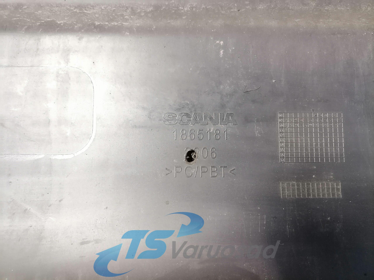 Scania Front bumper cover plastic 1865181 - Aérodynamique/ Spoilers pour Camion: photos 4 Scania Front bumper cover plastic 1865181 - Aérodynamique/ Spoilers pour Camion: photos 4