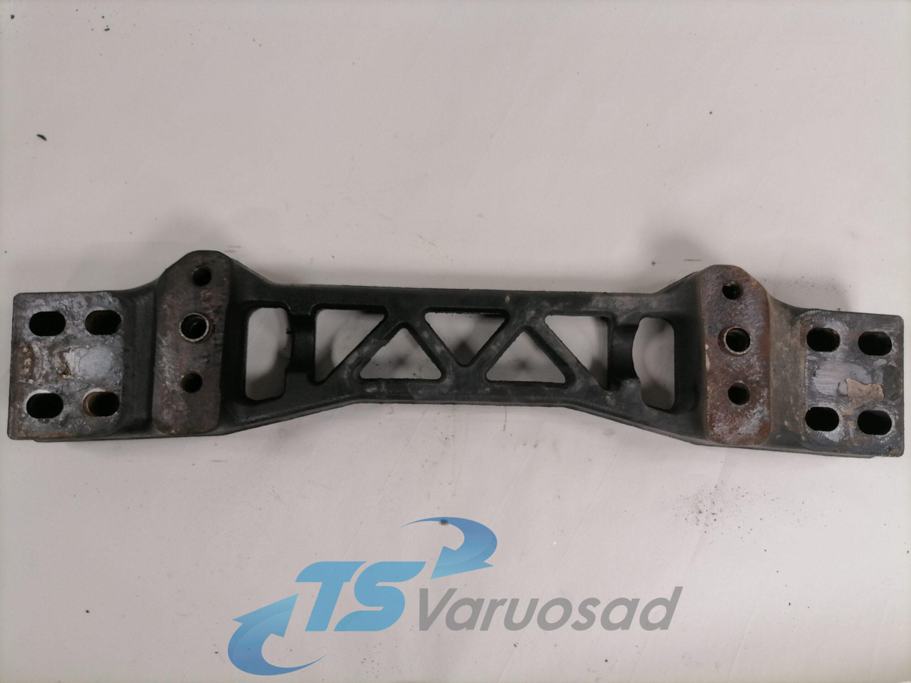 Scania Gearbox bracket 1743442 - Boîte de vitesse et pièces pour Camion: photos 3 Scania Gearbox bracket 1743442 - Boîte de vitesse et pièces pour Camion: photos 3