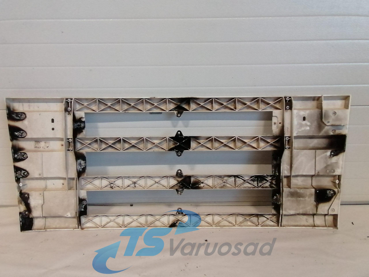 Scania Grille panel 1371856 - Calandre pour Camion: photos 2 Scania Grille panel 1371856 - Calandre pour Camion: photos 2