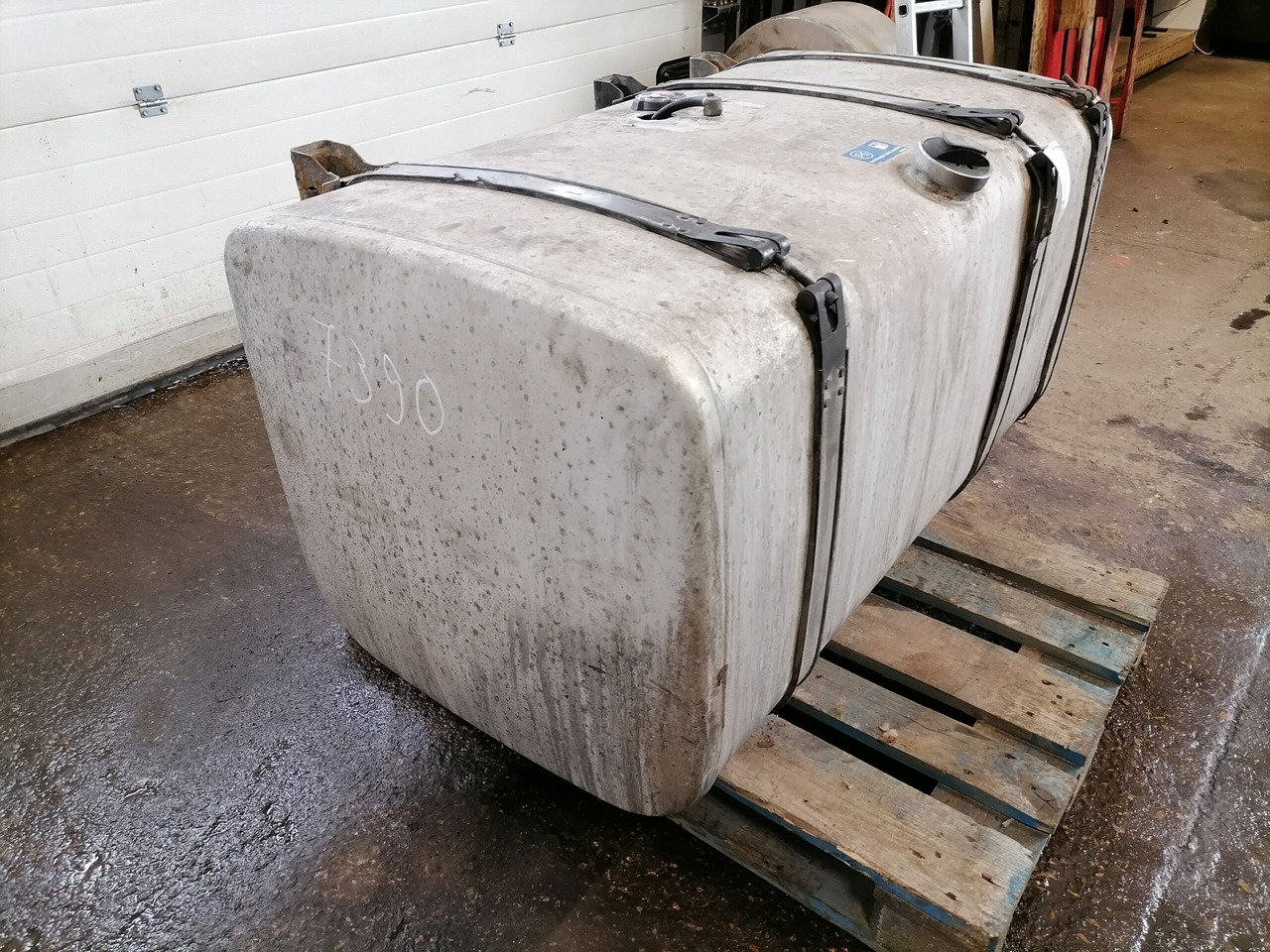 Scania Kütusepaak 500L 1517307 - Réservoir de carburant pour Camion: photos 5 Scania Kütusepaak 500L 1517307 - Réservoir de carburant pour Camion: photos 5