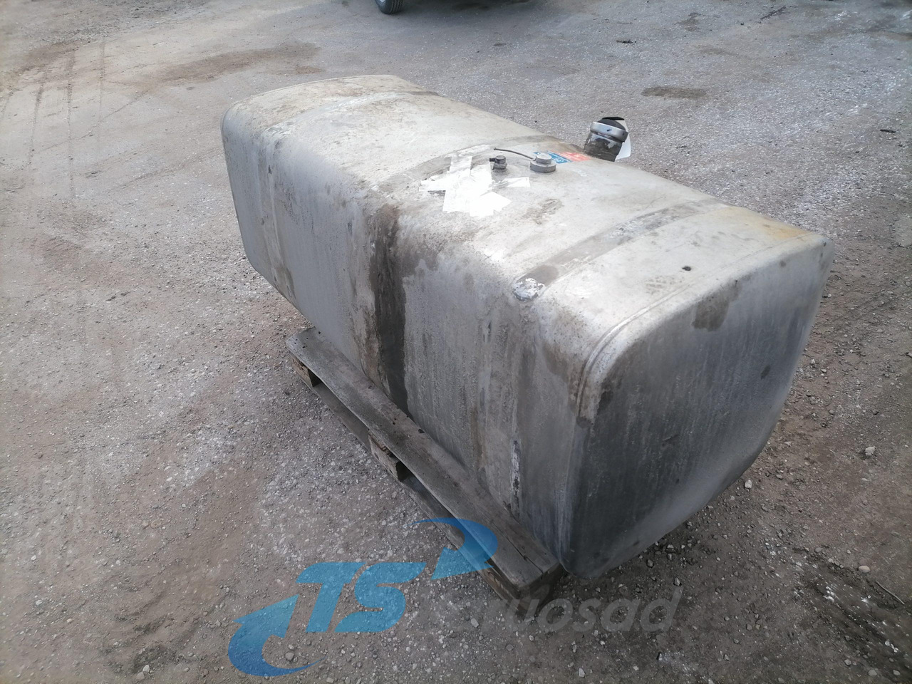 Scania Kütusepaak 700L 1517309 - Réservoir de carburant pour Camion: photos 2 Scania Kütusepaak 700L 1517309 - Réservoir de carburant pour Camion: photos 2