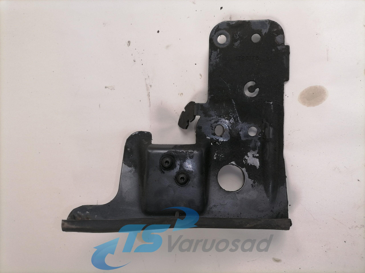 Scania Mudguard bracket 1723176 - Pièce universelle pour Camion: photos 3 Scania Mudguard bracket 1723176 - Pièce universelle pour Camion: photos 3