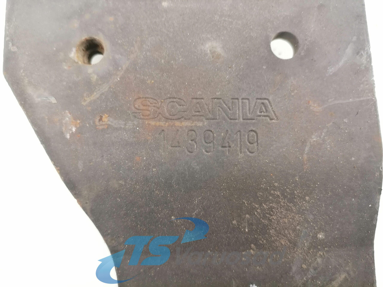 Scania Muffler carrier 1439419 - Silencieux pour Camion: photos 3 Scania Muffler carrier 1439419 - Silencieux pour Camion: photos 3