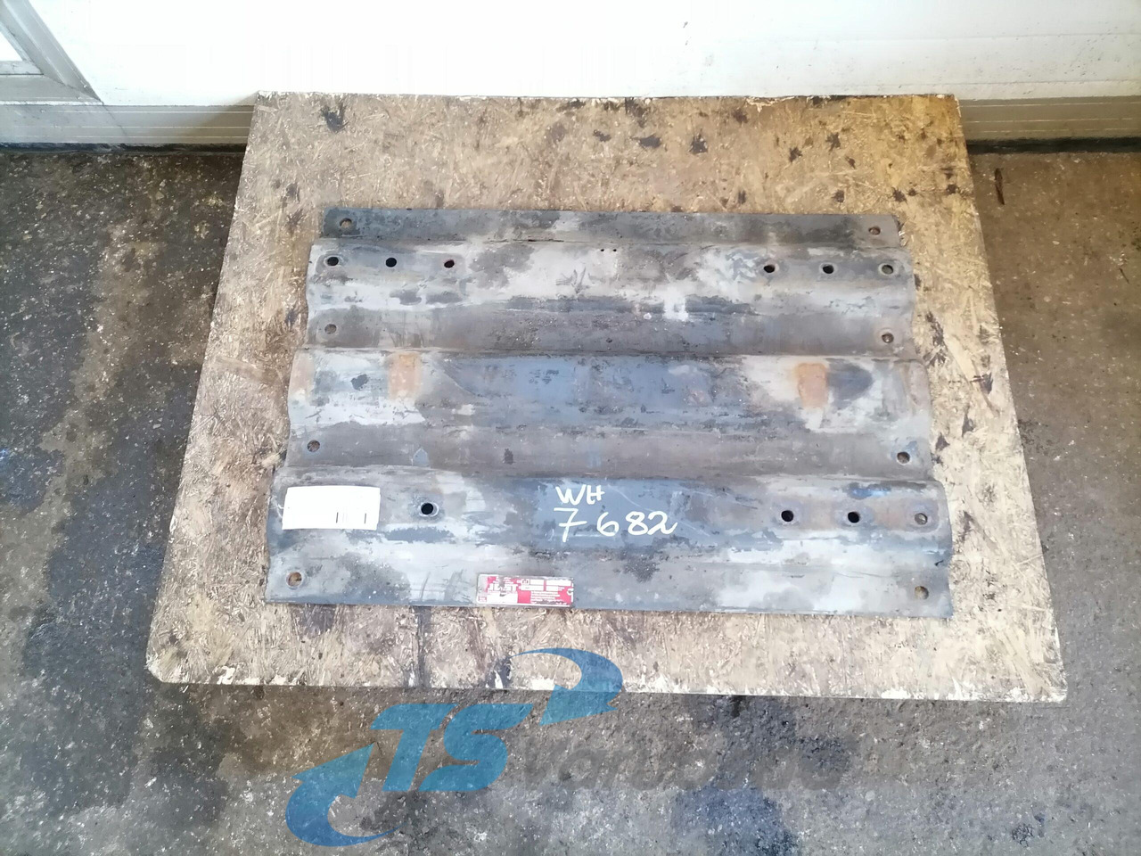 Scania Saddle plate 2061804 - Sellette d'attelage pour Camion: photos 1 Scania Saddle plate 2061804 - Sellette d'attelage pour Camion: photos 1