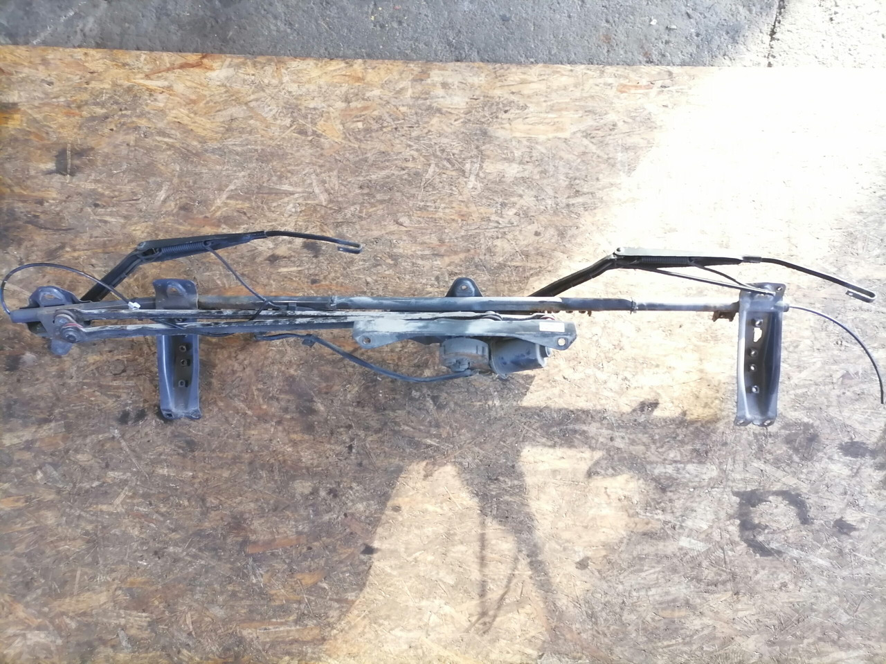 Scania Wiper frame 1765183 - Essuie-glace pour Camion: photos 5 Scania Wiper frame 1765183 - Essuie-glace pour Camion: photos 5
