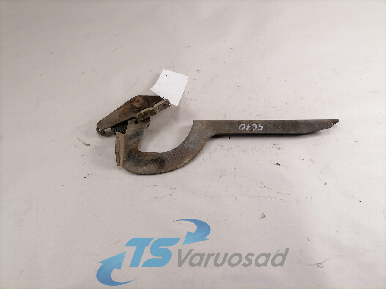 Scania lower grille carrier hinge 1381479 - Calandre pour Camion: photos 1 Scania lower grille carrier hinge 1381479 - Calandre pour Camion: photos 1
