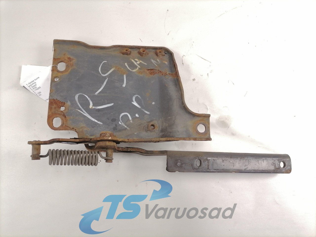 Scania lower grille carrier hinge 1742265 - Calandre pour Camion: photos 3 Scania lower grille carrier hinge 1742265 - Calandre pour Camion: photos 3