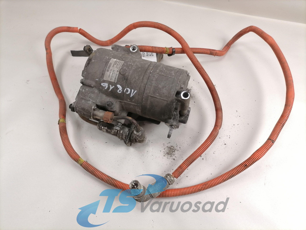 Volvo A/C compressor 84176798 - Chauffage/ Ventilation pour Camion: photos 2 Volvo A/C compressor 84176798 - Chauffage/ Ventilation pour Camion: photos 2
