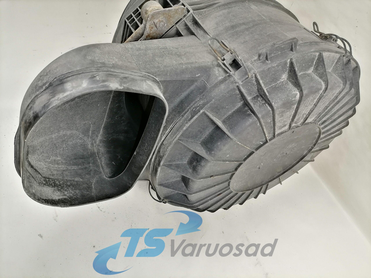 Volvo Air filter housing 21115476 - Système d'admission d'air pour Camion: photos 3 Volvo Air filter housing 21115476 - Système d'admission d'air pour Camion: photos 3