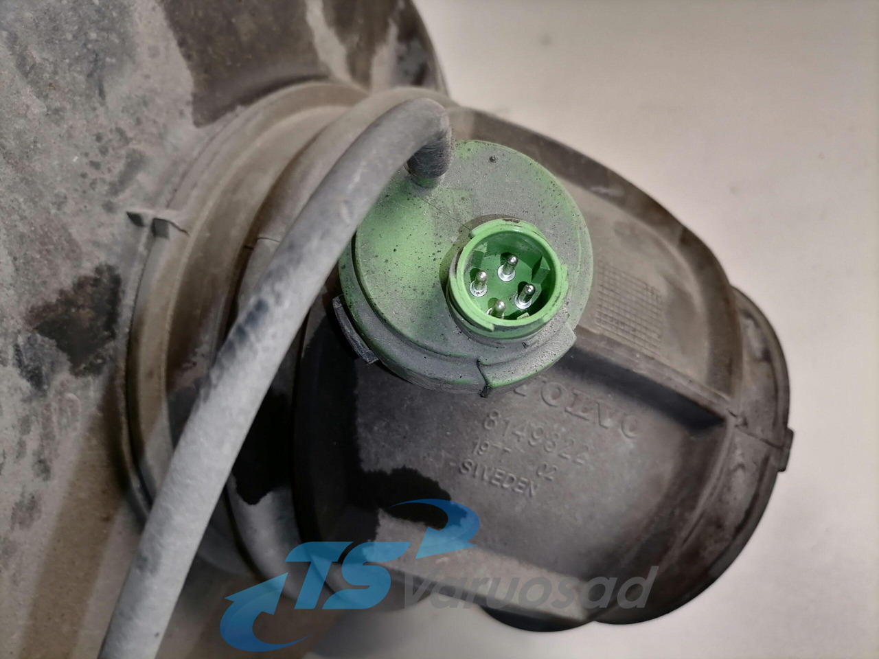 Volvo Air filter housing 3979505 - Système d'admission d'air pour Camion: photos 5 Volvo Air filter housing 3979505 - Système d'admission d'air pour Camion: photos 5