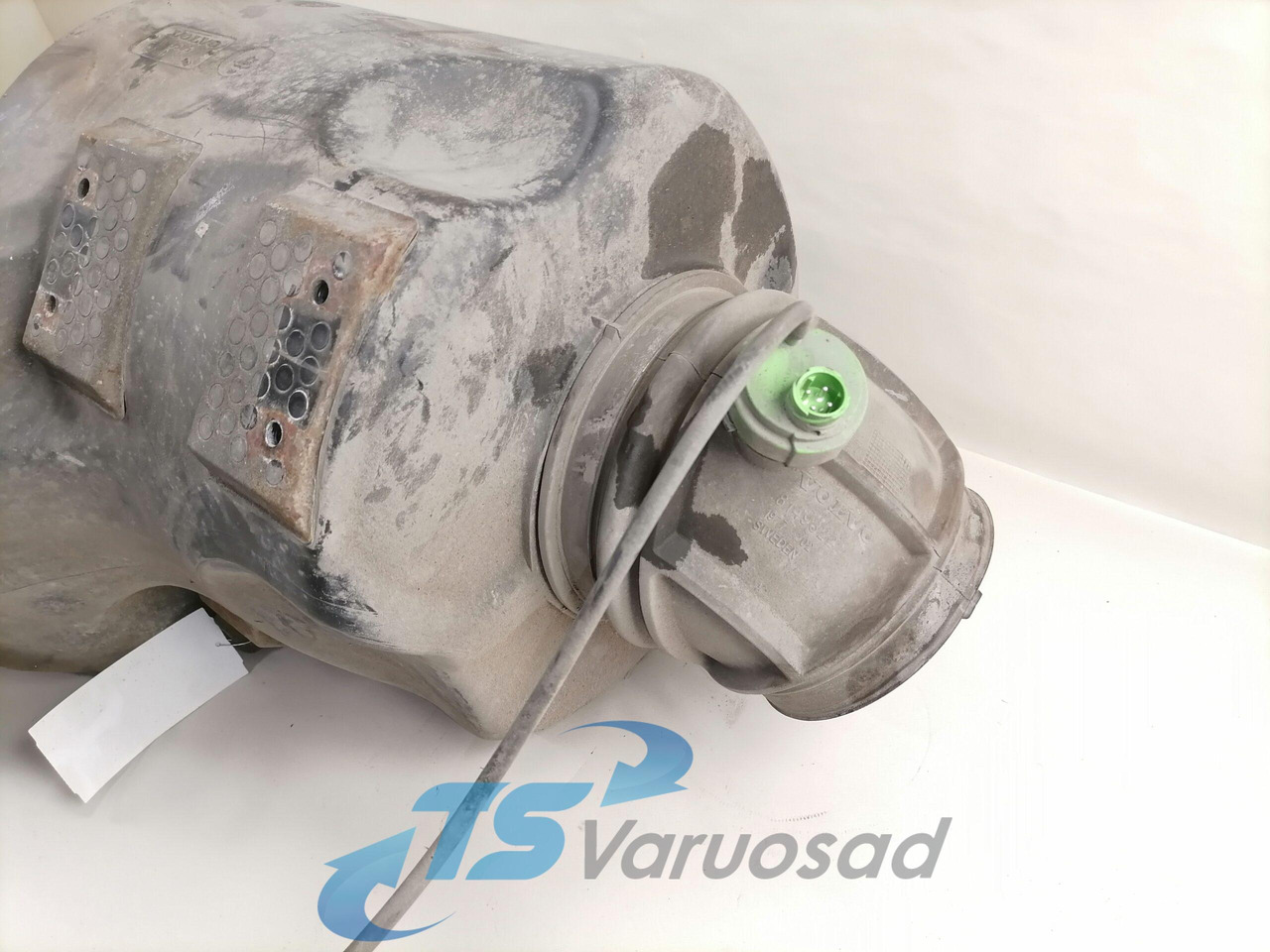 Volvo Air filter housing 3979505 - Système d'admission d'air pour Camion: photos 4 Volvo Air filter housing 3979505 - Système d'admission d'air pour Camion: photos 4