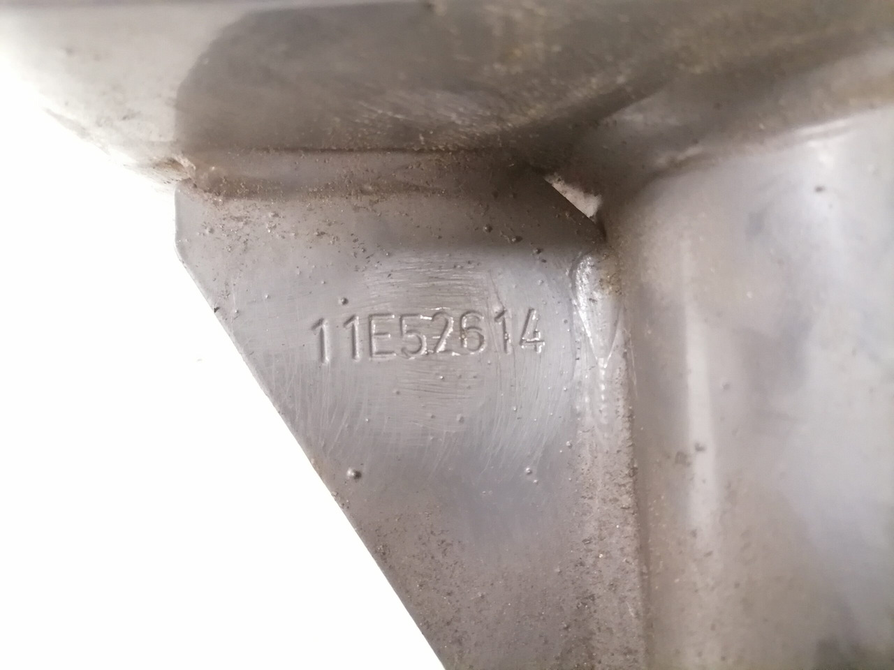 Volvo Bumper bracket 82943981 - Pare-chocs pour Camion: photos 4 Volvo Bumper bracket 82943981 - Pare-chocs pour Camion: photos 4